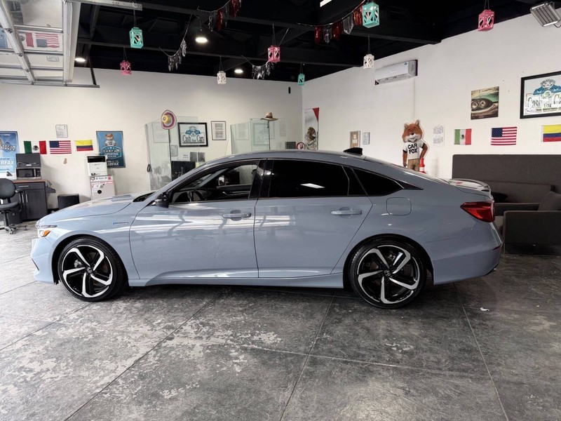 Honda Accord Hybrid Vehicle Full-screen Gallery Image 12