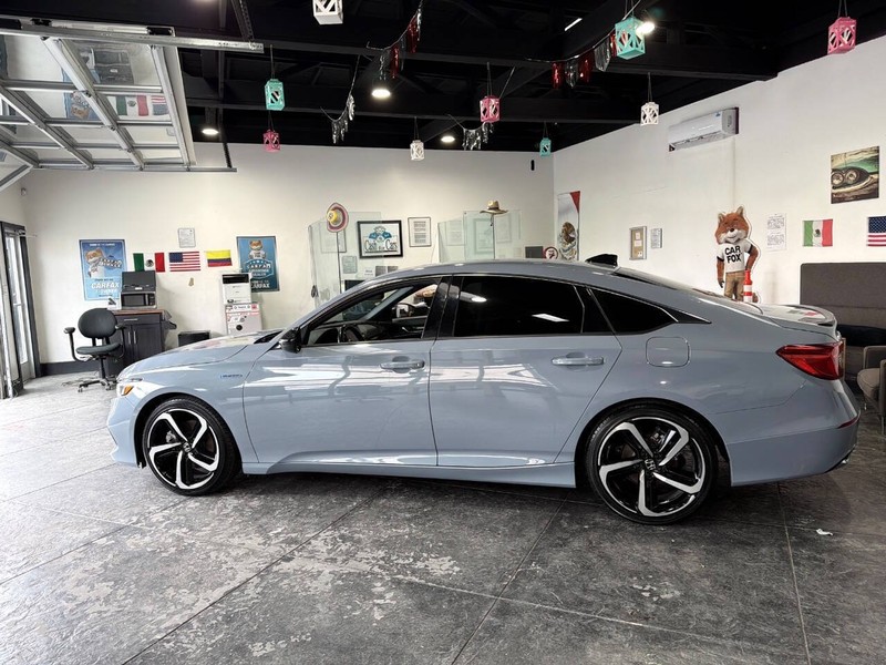 Honda Accord Hybrid Vehicle Full-screen Gallery Image 16