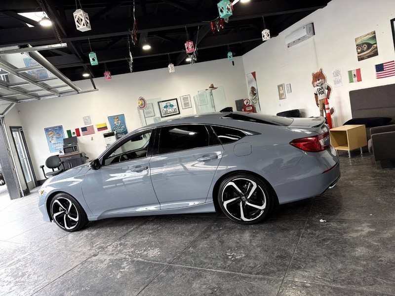 Honda Accord Hybrid Vehicle Full-screen Gallery Image 18