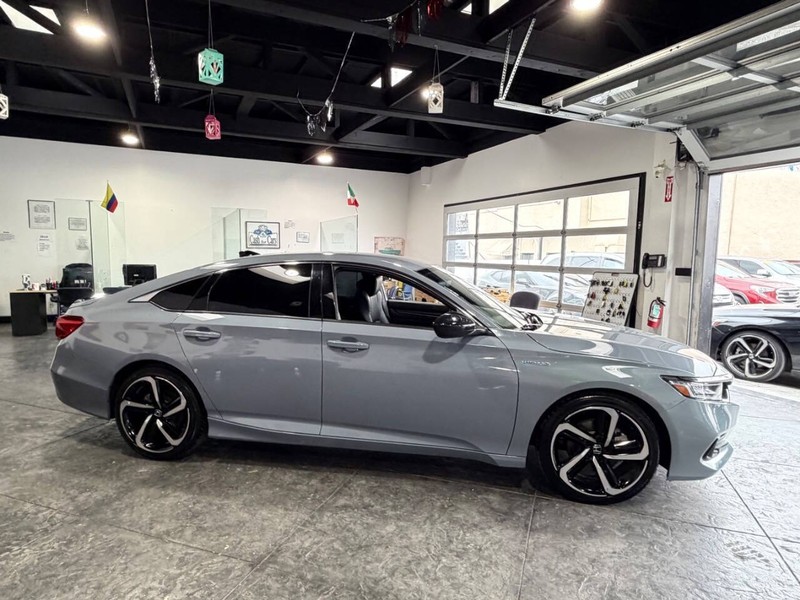 Honda Accord Hybrid Vehicle Full-screen Gallery Image 27