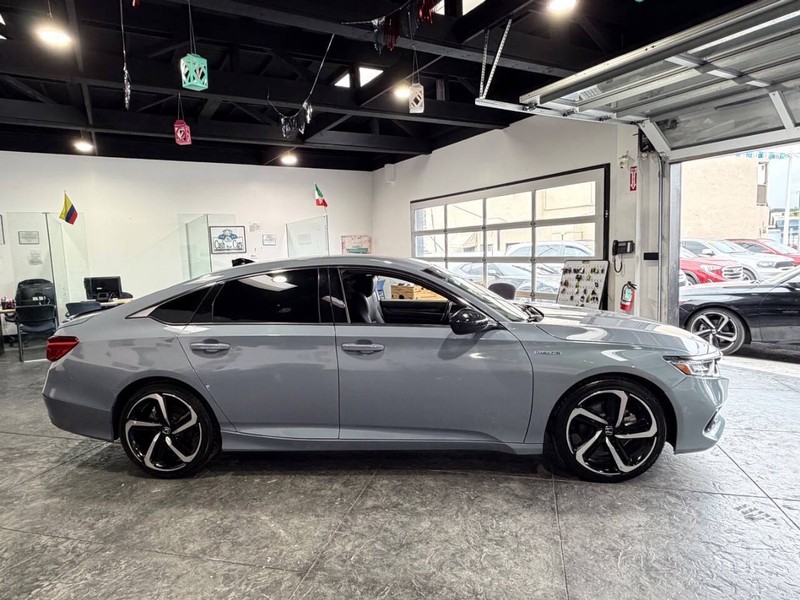 Honda Accord Hybrid Vehicle Full-screen Gallery Image 29