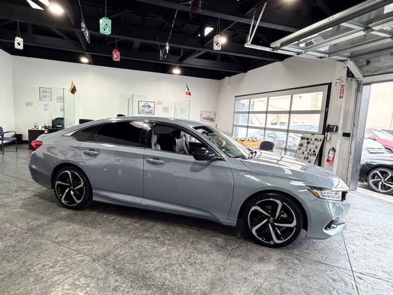 Honda Accord Hybrid Vehicle Full-screen Gallery Image 30