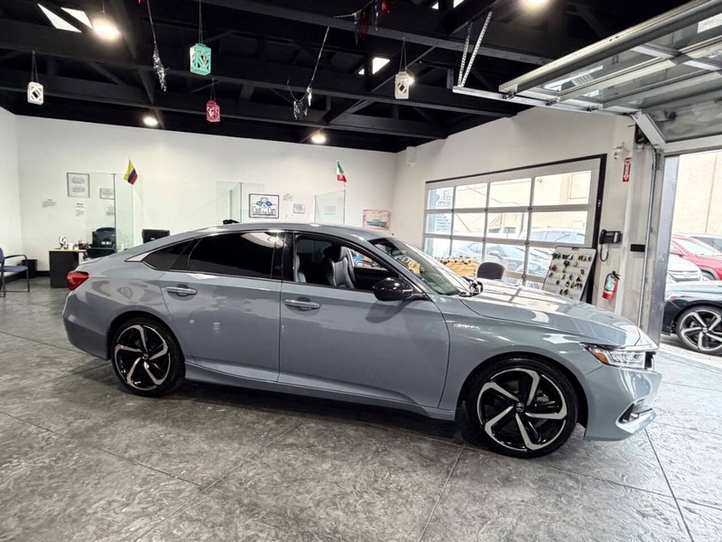 Honda Accord Hybrid Vehicle Full-screen Gallery Image 31