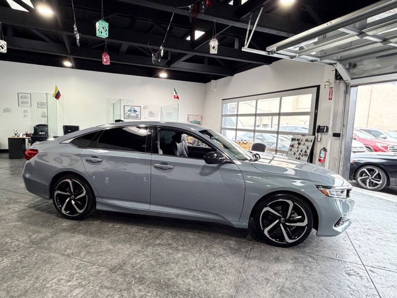 Honda Accord Hybrid Vehicle Full-screen Gallery Image 32