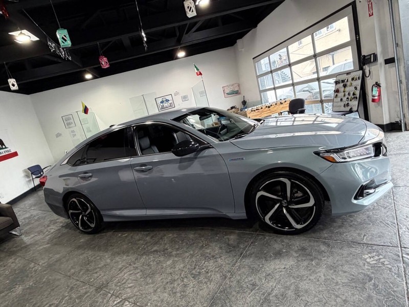 Honda Accord Hybrid Vehicle Full-screen Gallery Image 36