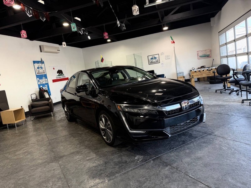 Honda Clarity Plug-In Hybrid Vehicle Full-screen Gallery Image 03