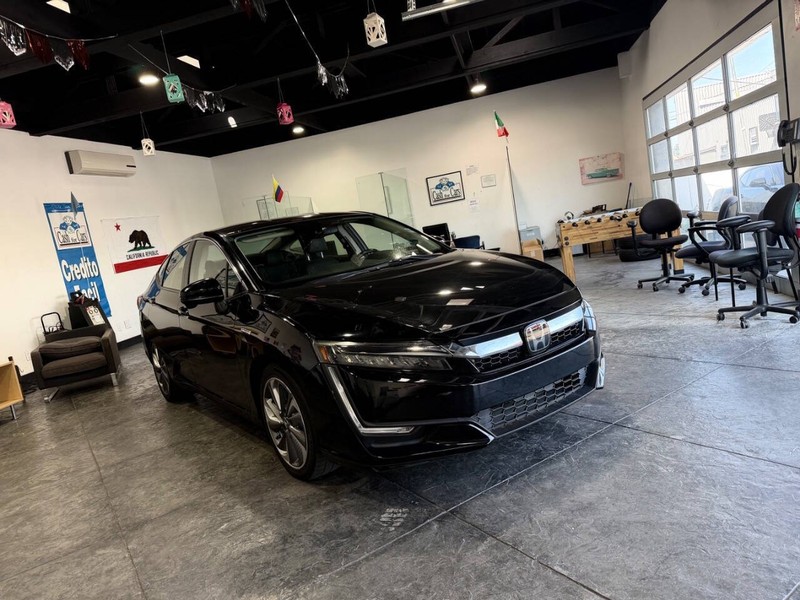 Honda Clarity Plug-In Hybrid Vehicle Full-screen Gallery Image 04