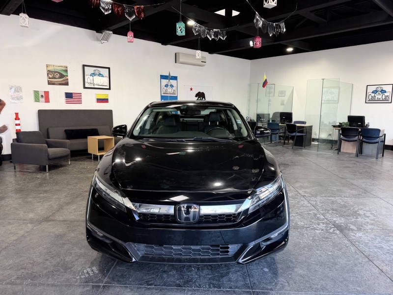 Honda Clarity Plug-In Hybrid Vehicle Full-screen Gallery Image 05