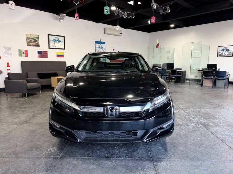 Honda Clarity Plug-In Hybrid Vehicle Full-screen Gallery Image 06