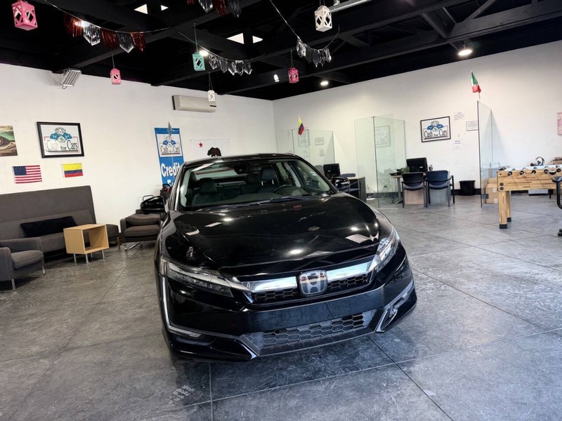 Honda Clarity Plug-In Hybrid Vehicle Full-screen Gallery Image 08