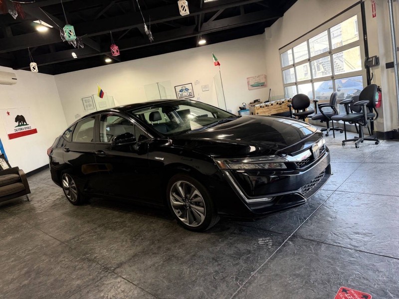 Honda Clarity Plug-In Hybrid Vehicle Full-screen Gallery Image 14