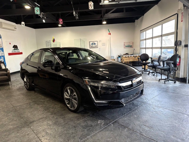 Honda Clarity Plug-In Hybrid Vehicle Full-screen Gallery Image 15