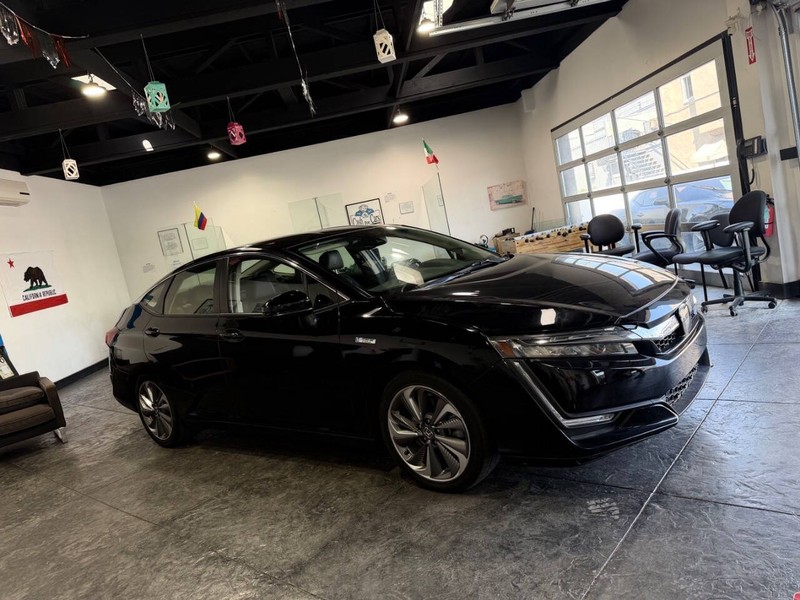 Honda Clarity Plug-In Hybrid Vehicle Full-screen Gallery Image 18