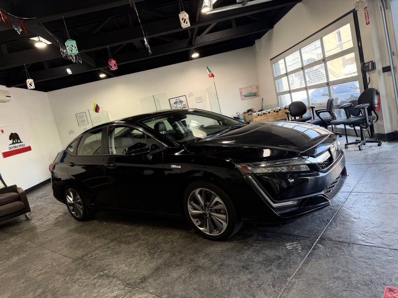 Honda Clarity Plug-In Hybrid Vehicle Full-screen Gallery Image 19