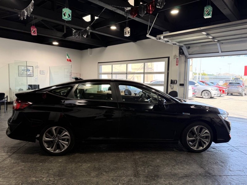 Honda Clarity Plug-In Hybrid Vehicle Full-screen Gallery Image 20