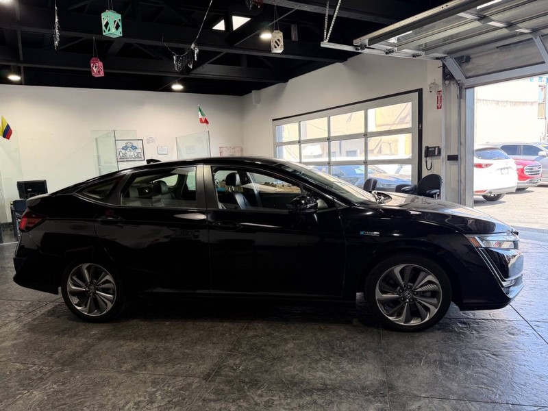 Honda Clarity Plug-In Hybrid Vehicle Full-screen Gallery Image 21