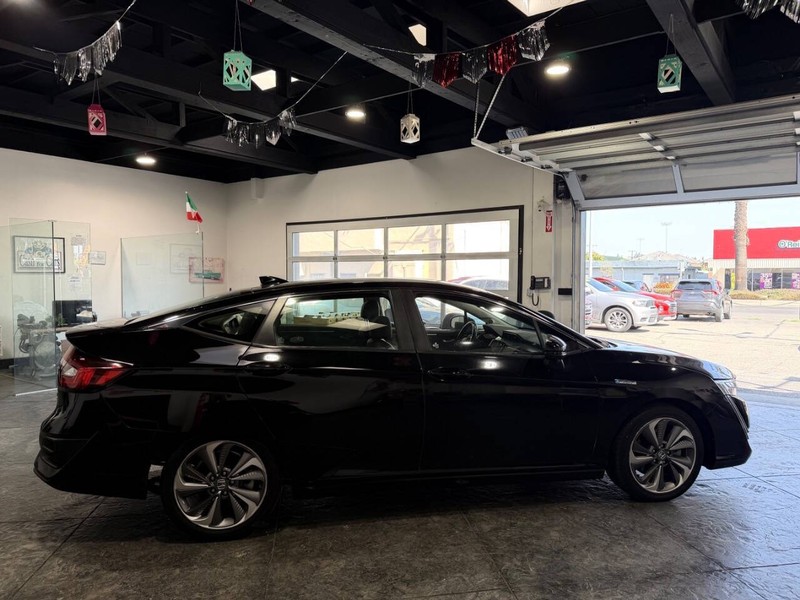 Honda Clarity Plug-In Hybrid Vehicle Full-screen Gallery Image 25