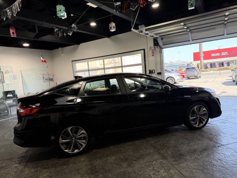 Honda Clarity Plug-In Hybrid Vehicle Full-screen Gallery Image 27