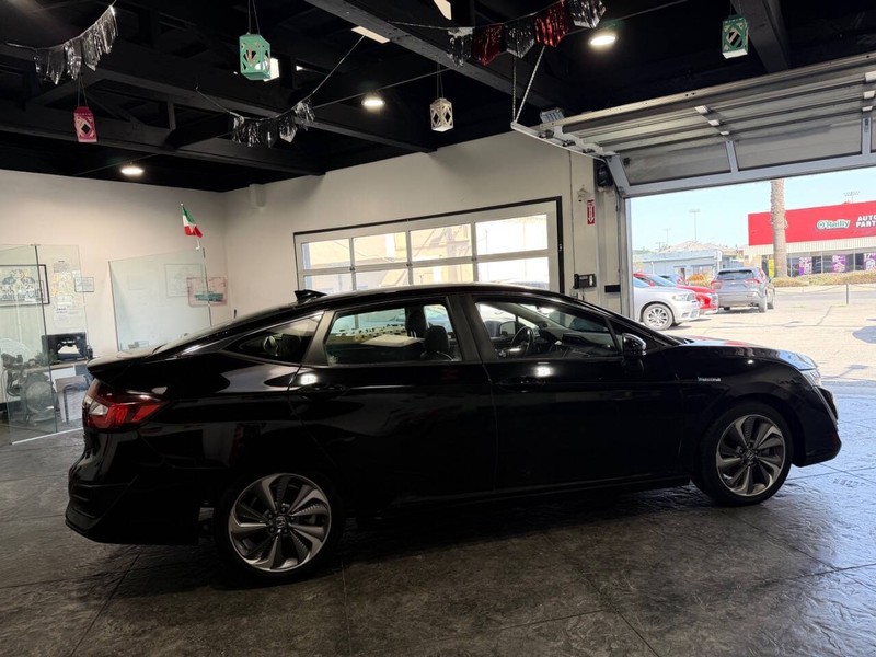 Honda Clarity Plug-In Hybrid Vehicle Full-screen Gallery Image 28