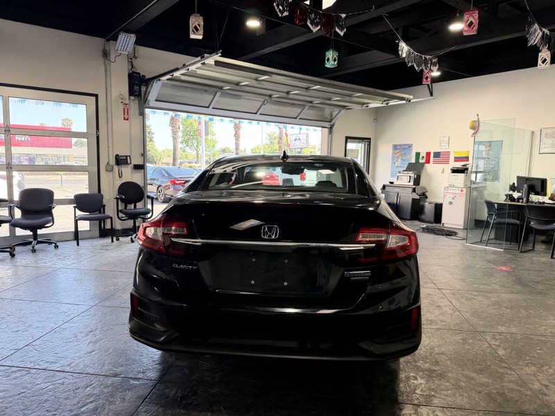 Honda Clarity Plug-In Hybrid Vehicle Full-screen Gallery Image 30