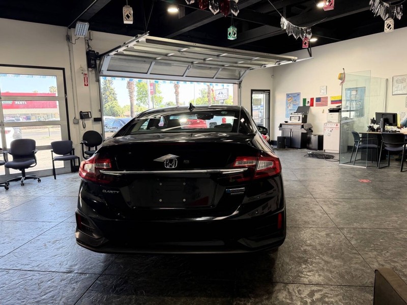 Honda Clarity Plug-In Hybrid Vehicle Full-screen Gallery Image 31