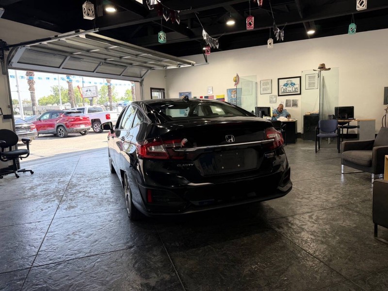 Honda Clarity Plug-In Hybrid Vehicle Full-screen Gallery Image 32