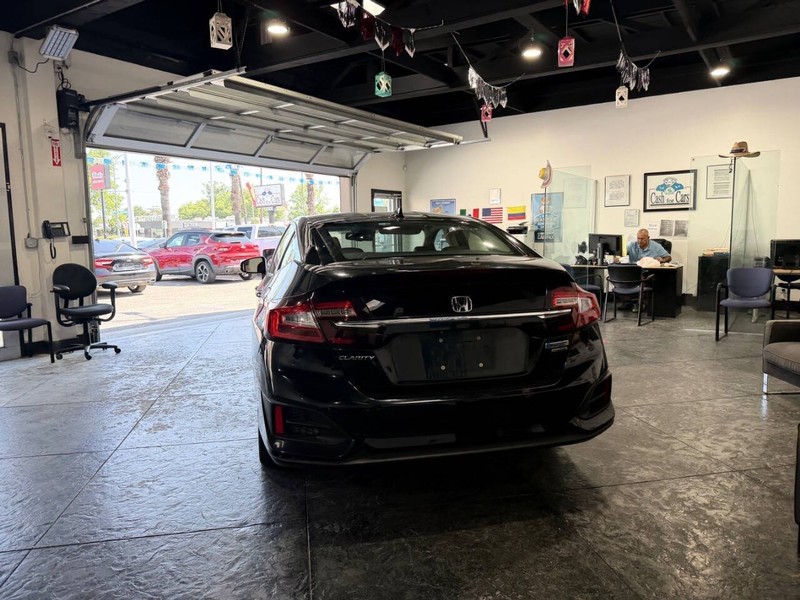 Honda Clarity Plug-In Hybrid Vehicle Full-screen Gallery Image 33