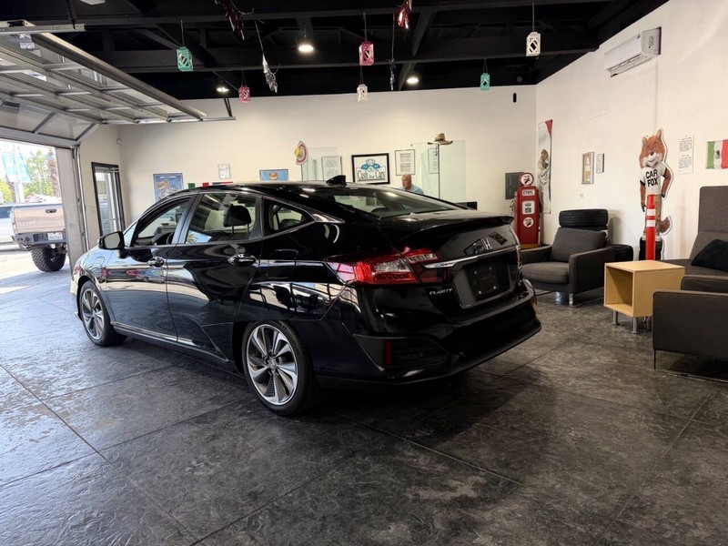Honda Clarity Plug-In Hybrid Vehicle Full-screen Gallery Image 35