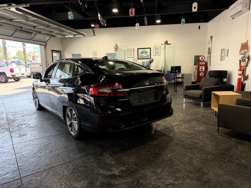 Honda Clarity Plug-In Hybrid Vehicle Full-screen Gallery Image 36