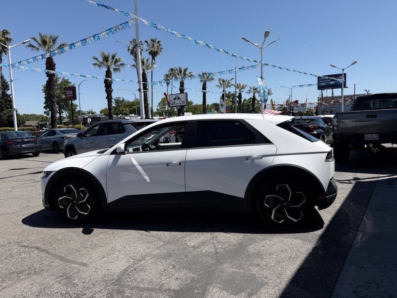 Hyundai Ioniq 5 Vehicle Full-screen Gallery Image 08