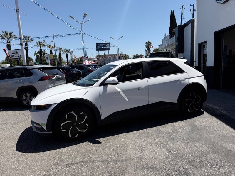 Hyundai Ioniq 5 Vehicle Full-screen Gallery Image 09