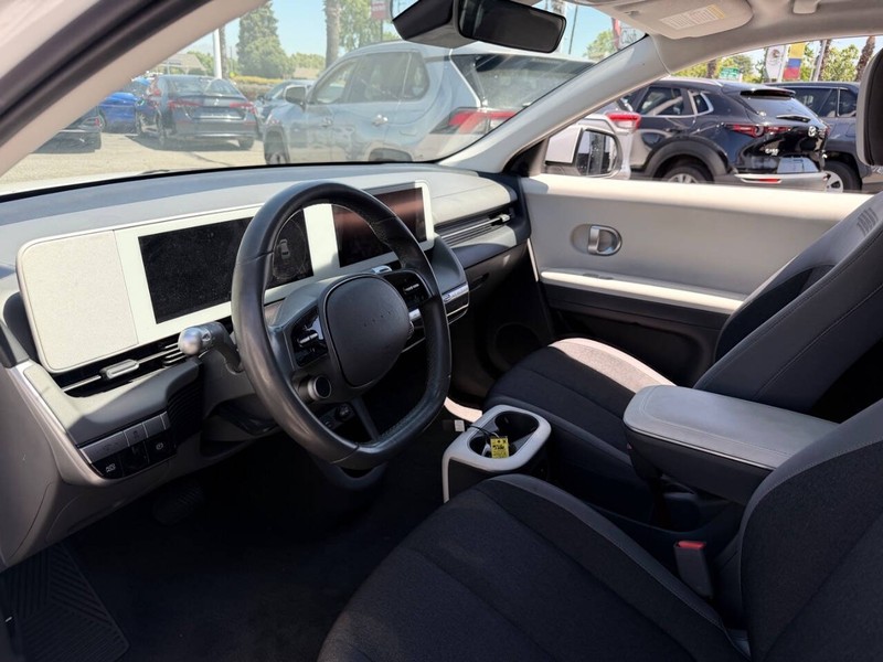 Hyundai Ioniq 5 Vehicle Full-screen Gallery Image 11
