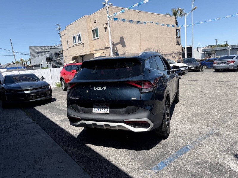 Kia Sportage Hybrid Vehicle Full-screen Gallery Image 04