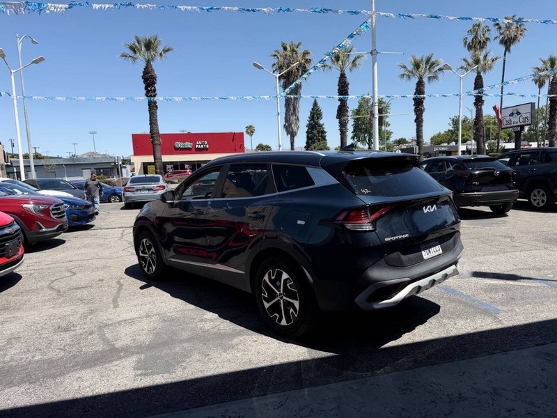 Kia Sportage Hybrid Vehicle Full-screen Gallery Image 06