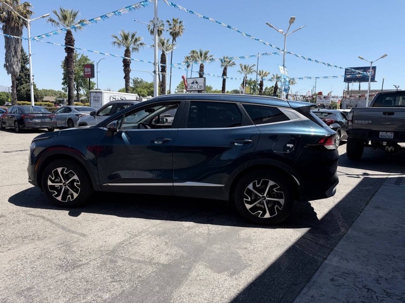 Kia Sportage Hybrid Vehicle Full-screen Gallery Image 07