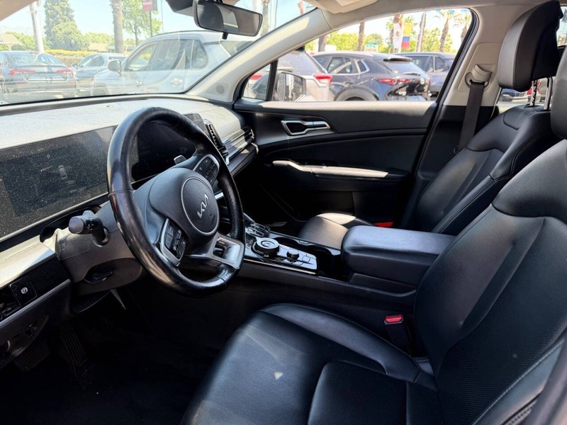 Kia Sportage Hybrid Vehicle Full-screen Gallery Image 10