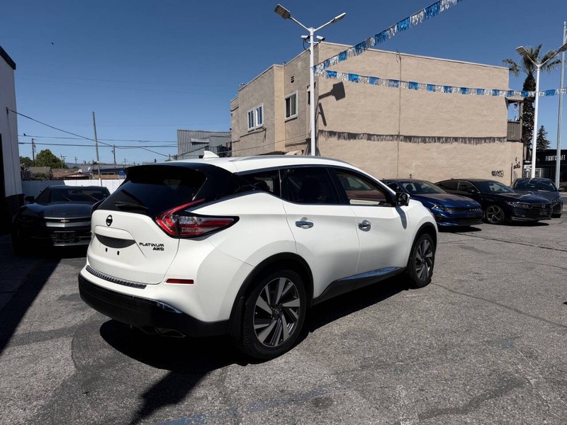Nissan Murano Vehicle Full-screen Gallery Image 06