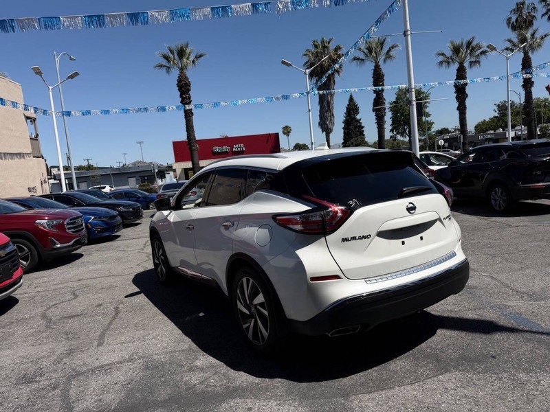 Nissan Murano Vehicle Full-screen Gallery Image 08