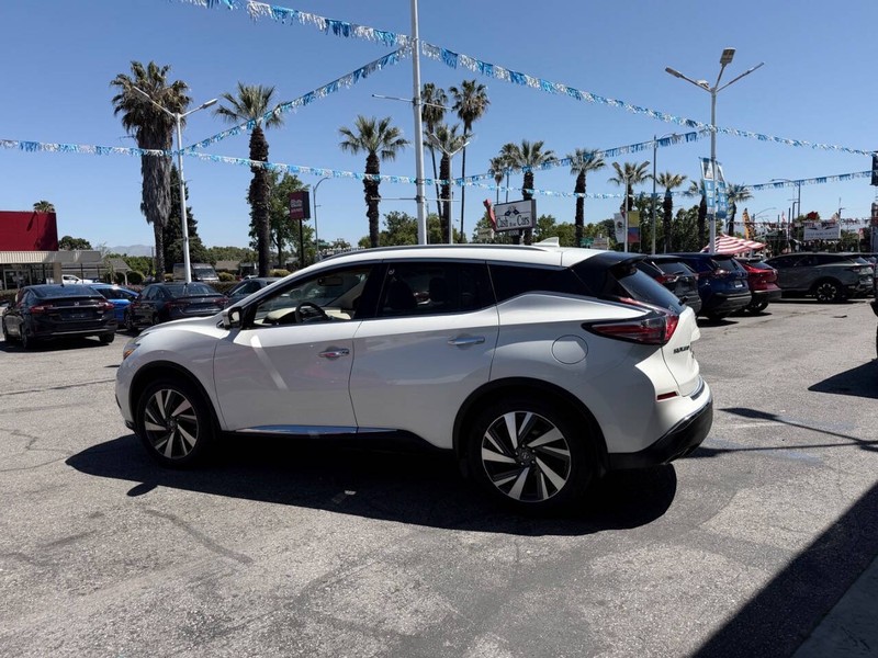 Nissan Murano Vehicle Full-screen Gallery Image 09