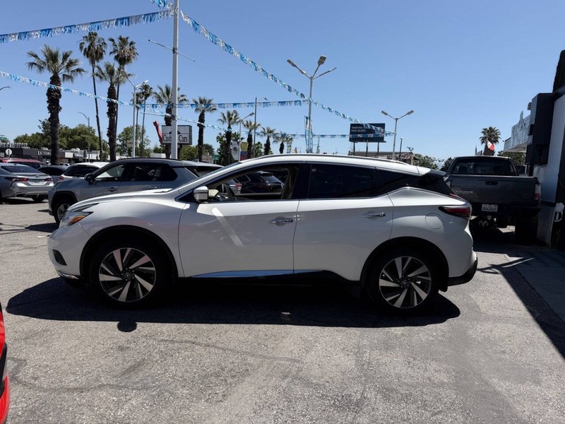 Nissan Murano Vehicle Full-screen Gallery Image 10