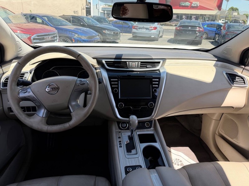 Nissan Murano Vehicle Full-screen Gallery Image 13