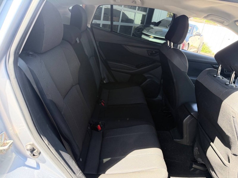 Subaru Impreza Vehicle Full-screen Gallery Image 13