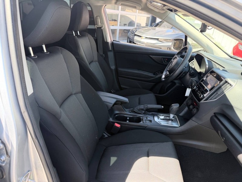 Subaru Impreza Vehicle Full-screen Gallery Image 14