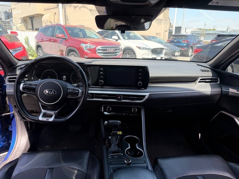 Kia K5 Vehicle Full-screen Gallery Image 10