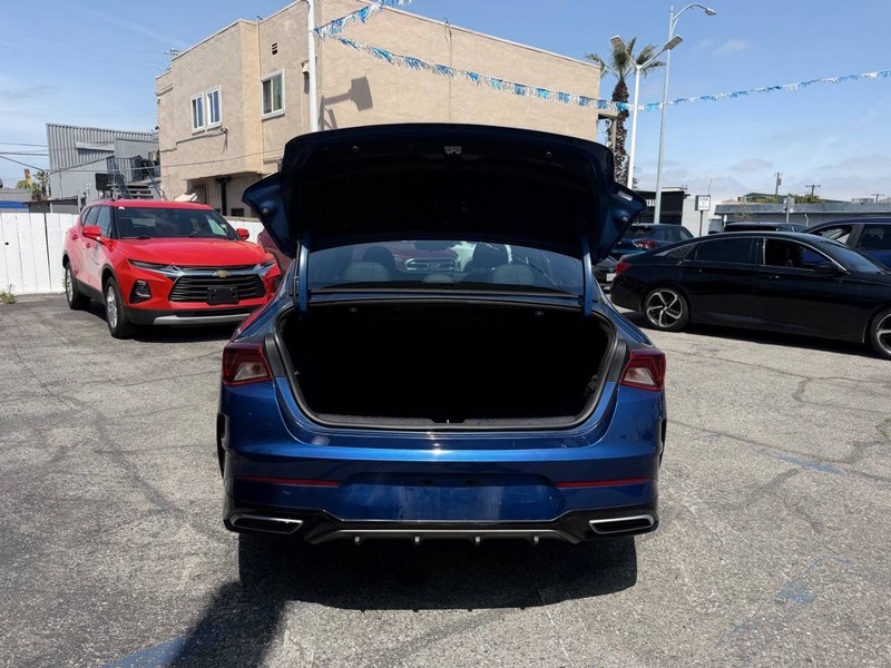 Kia K5 Vehicle Full-screen Gallery Image 11