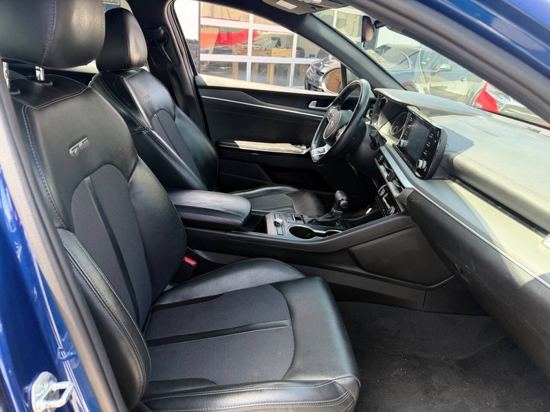 Kia K5 Vehicle Full-screen Gallery Image 13