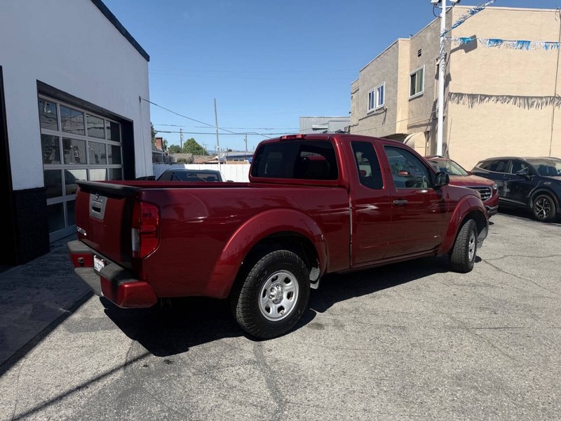 Nissan Frontier Vehicle Full-screen Gallery Image 06