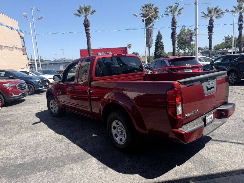 Nissan Frontier Vehicle Full-screen Gallery Image 08
