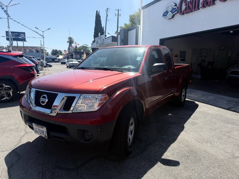 Nissan Frontier Vehicle Full-screen Gallery Image 10