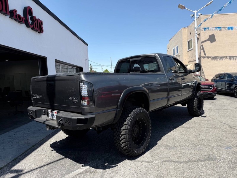 Dodge Ram 2500 Vehicle Full-screen Gallery Image 04